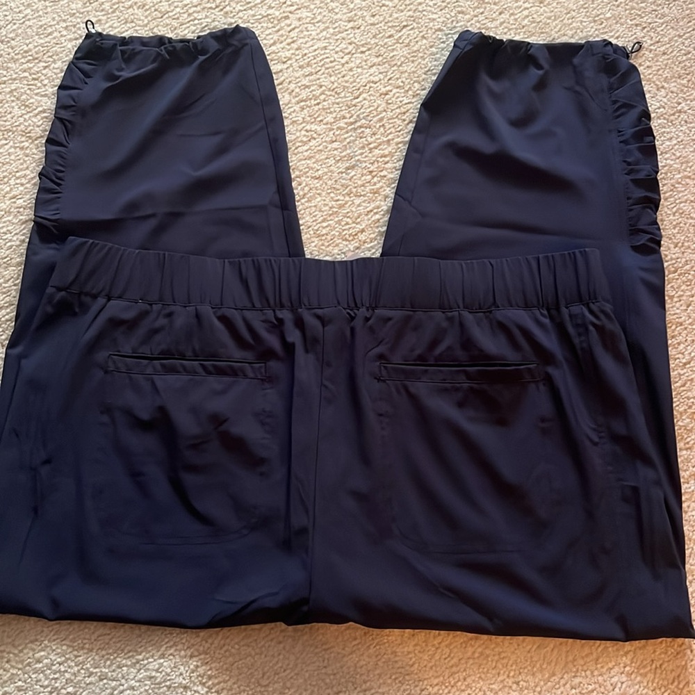 Zenergy by Chico’s Neema Ruched Cropped Pants NWT - Picture 2 of 6